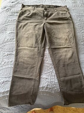 NWOT Eddie Bauer Women's Grey Boyfrienr Midrise Slim Jeans